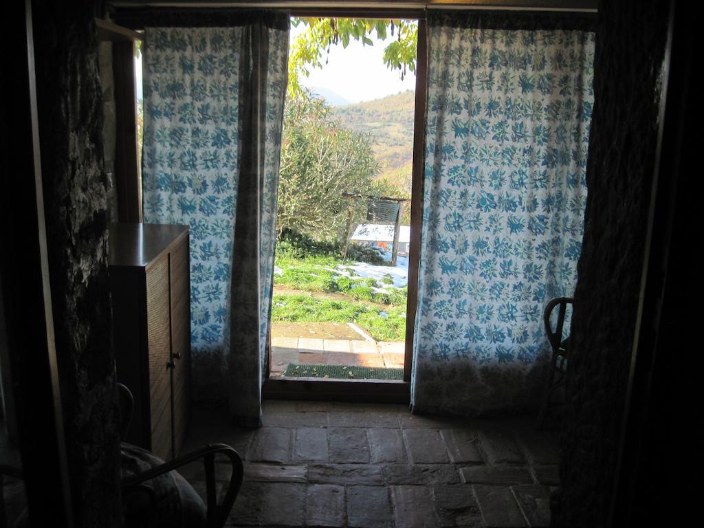 Libera Universita Di Alcatraz Hostal Morleschio Habitación foto